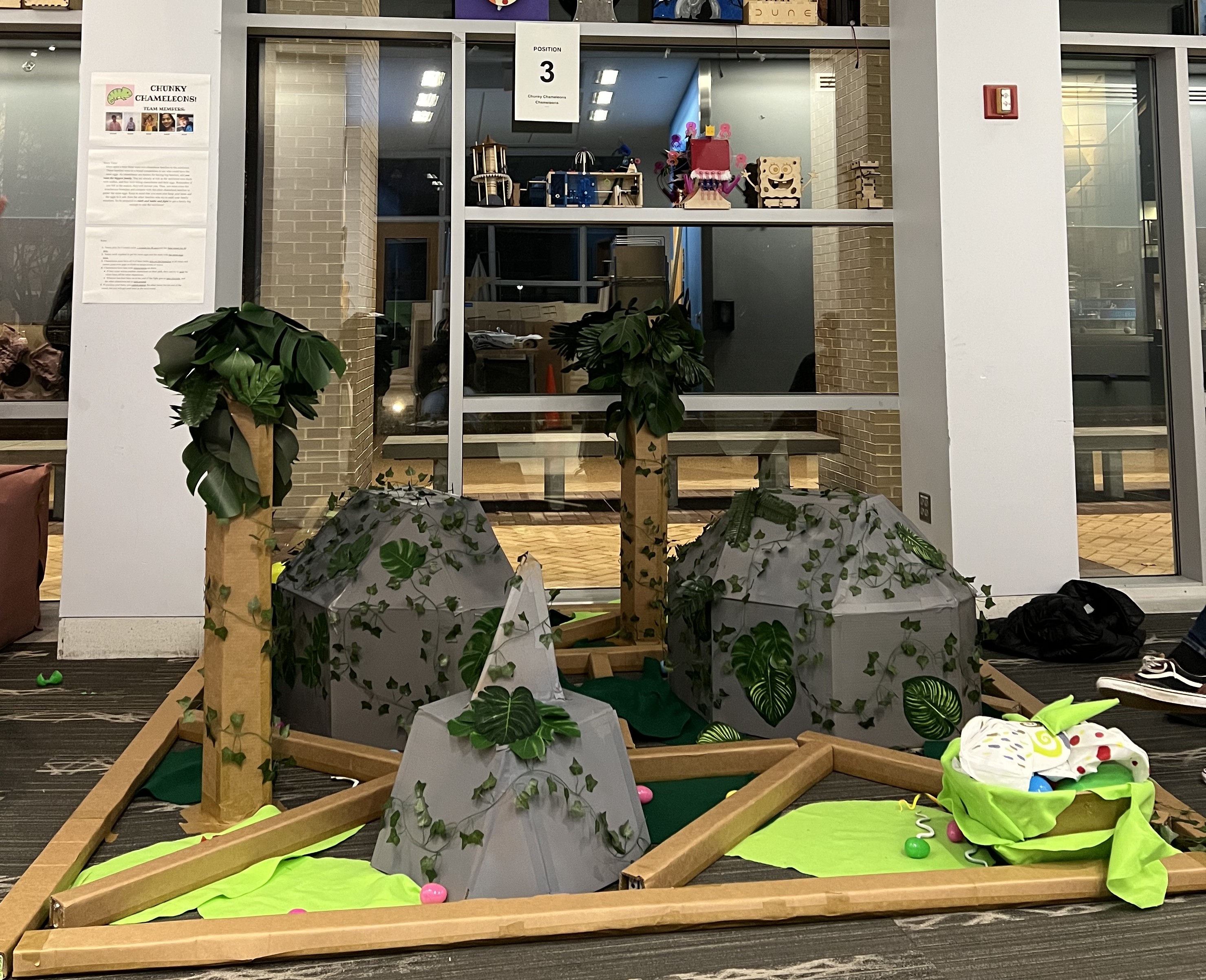 Chameleon-inspired play environment